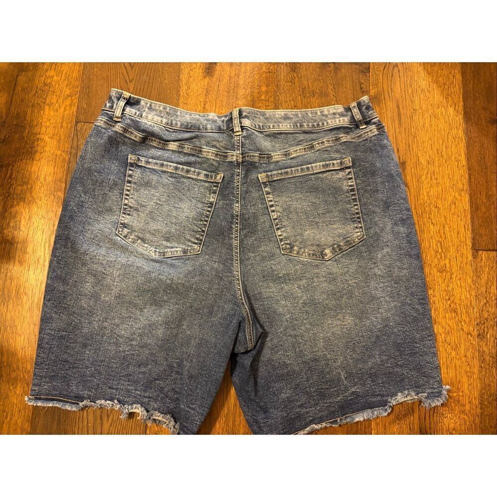 Lane Bryant 20 denim boyfriend Bermuda Jean shorts distressed cutoffs - Picture 4 of 9